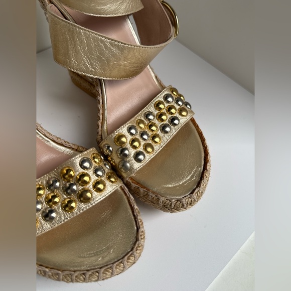 Stuart Weitzman‎ Gold Metallic Studded Espadrille Wedge Sandals 7M - Picture 6 of 15